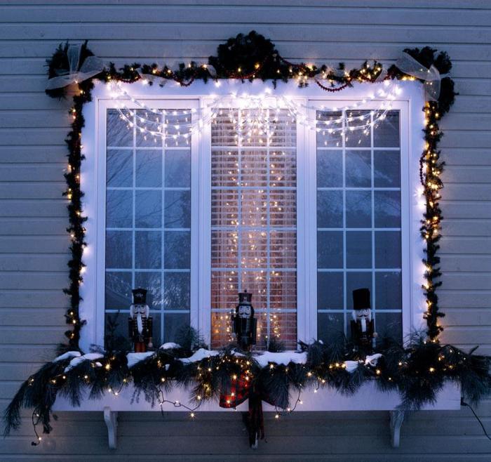 How to decorate window sill for christmas