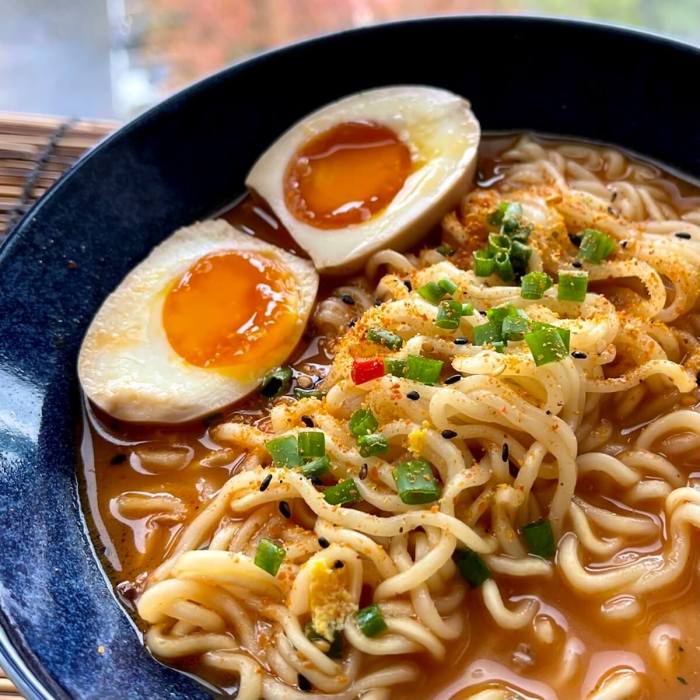 How to cook egg ramen style