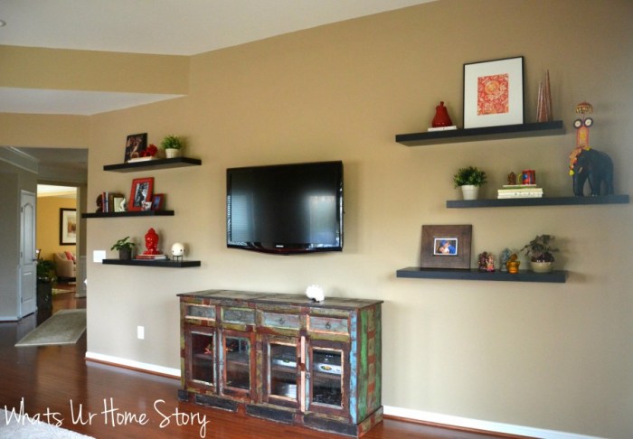 How to decorate tv rooms with shelves