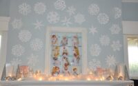 How to decorate a room with paper snowflakes